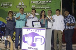 Conecta Laura Fernández espacios públicos de Puerto Morelos con el mundo del internet