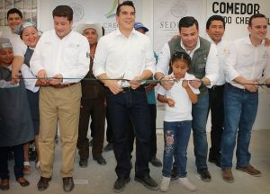 Inaugura Alejandro Moreno Cárdenas comedores comunitarios en Sabancuy