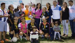 Impulsa Laura Fernández al deporte en Puerto Morelos