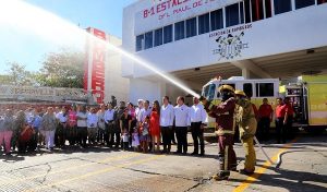 Anuncia Remberto Estrada incremento salarial par Bomberos de Cancún