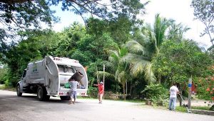 Genera beneplácito ciudadano servicio de recolección de basura en Puerto Morelos