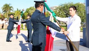 Encabeza Remberto Estrada ceremonia cívica por Día de la Bandera nacional