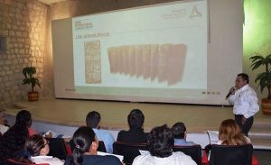 Concluye con éxito capacitación en lengua maya a servidores públicos en Campeche
