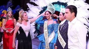 Remberto Estrada corona a los Reyes del “Carnaval Cancún, Selva y mar 2017”