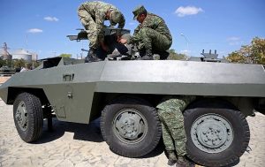Dan mantenimiento al parque «Centenario del Ejército Mexicano» en Yucatán