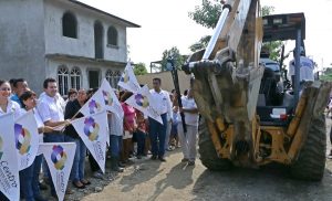 Invierte Centro 5 mdp en pavimentación con concreto hidráulico en Anacleto Canabal 1ª