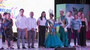 Corona Laura Fernández a los soberanos del Carnaval de Puerto Morelos 2017