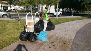 Apoya Servicios Municipales recolección de basura en la Bonampak y zonas del Malecón Tajamar