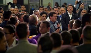 Recibe Peña Nieto a mexicanos repatriados de los Estados Unidos de América