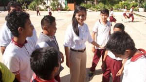 Forma gobierno de Laura Fernández promotores de la salud en escuelas de nivel básico