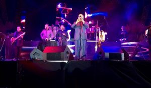Willie Colón pone a bailar a los asistentes del Carnaval Veracruz 2017