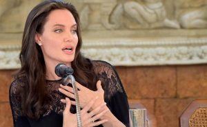 Estrena Angelina Jolie película sobre genocidio en Camboya