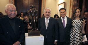 Inaugura Arturo Núñez Jiménez exposición Comunión de trazos en CDMX