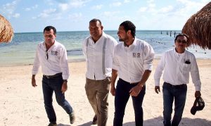 Realiza la dirección general de Servicios Públicos y ZOFEMAT recorrido por playas de Cancún