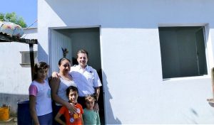 Logran bienestar en familia con cuartos dormitorio construidos por Centro