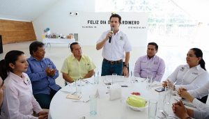 Refrendan alcalde y jardineros esfuerzo común para mejorar imagen urbana de Villahermosa