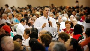 Convive el gobernador de Campeche Alejandro Moreno Cárdenas con jubilados y pensionados