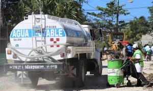 Ayuntamiento de Benito Juárez brinda apoyo de agua potable a familias de colonias irregulares