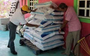 Inicia SEPESCA la entrega de 32.9 toneladas de alimento balanceado y 170 mil crías de tilapia