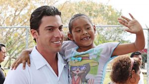 Remberto Estrada lleva a las colonias salud y Servicios Integrales en beneficio de las familias