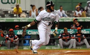 Jordany  Valdespin se enfunda  jersey de Olmecas