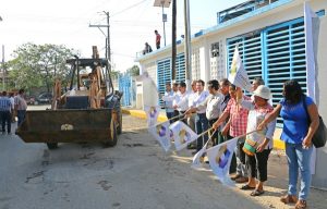 Da Gaudiano Rovirosa banderazo a reconstrucción de carretera en La Guaira