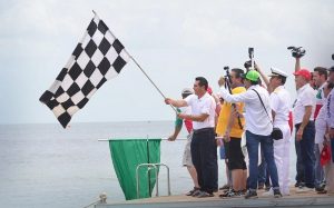 Alejandro Moreno Cárdenas da el banderazo de salida a la Motonáutica en Campeche