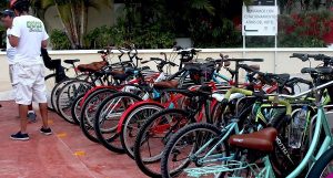 Inaugura IMPLAN el primer Bici-Estacionamiento en el centro de Cancún