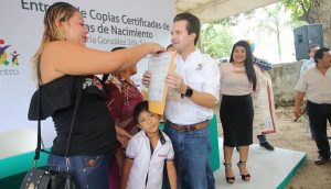 Entregan Gaudiano y Martel actas de nacimiento certificadas gratis en González 2ª