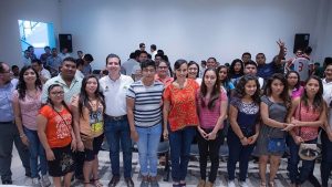 Gobierno de Laura Fernández escucha a los jóvenes de Puerto Morelos