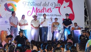 En emotiva noche, festeja Gaudiano a las madres de la Villa Luis Gil Pérez