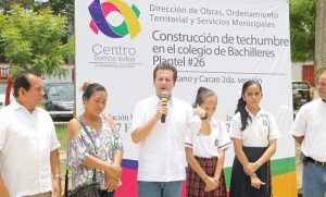 Apoya Centro a plantel 26 del Cobatab con techumbre y rehabilitación de la cancha deportiva