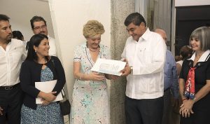 Entrega UJAT donativo a la Cruz Roja Mexicana