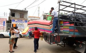 Entrega Protección Civil ayuda humanitaria a colonias de la capital de Tabasco