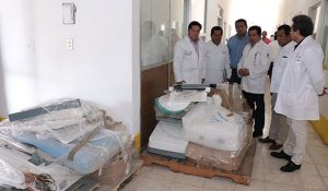 Entregan equipos médicos a hospital y centros de salud por 4 MDP, en Centla