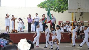 Participa Gaudiano en honores a la bandera en la primaria “Guadalupe Martínez de Córdova”