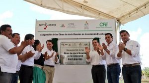 Inaugura Alejandro Moreno Cárdenas red de energía eléctrica en Los Laureles