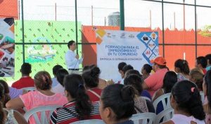Fomenta SDET autoempleo en comunidades de Comalcalco