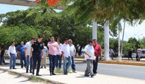 Aviso de inicio de trazos viales sobre avenida Tulum en Benito Juárez