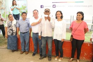 Llevan DIF Centro e INAPAM credenciales a los adultos mayores en Tocoal