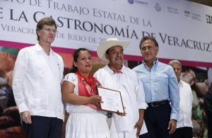 Veracruz tiene más turismo nacional, lo promocionamos a nivel internacional: SECTUR