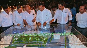 Presenta Alejandro Moreno Cárdenas maqueta del nuevo parque Moch Couoh y las Fuentes Marinas