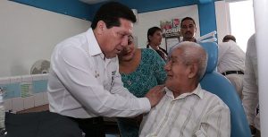 Entrega Salud prótesis dentales a adultos mayores en Tabasco