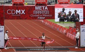Gana el etíope Fikadu el Maratón de la Ciudad de México 2017