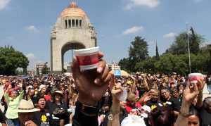 Rompen Récord Guinness con 3 mil 500 personas comiendo helado en CDMX