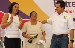 Realiza DIF Centro la primera entrega de lentes del programa MiraDas de Corazón