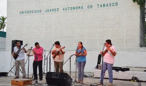 Músicos alientan donaciones en Centro de Acopio de la UJAT