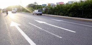 Delimitan carriles en avenidas principales para mejorar la circulación vehicular