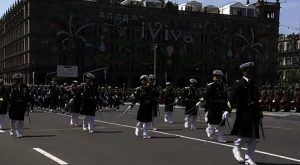 Desfile militar fue dedicado a damnificados de Oaxaca y Chiapas