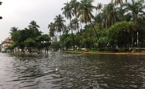 Amanecen calles del Puerto de Veracruz inundadas por fuertes lluvias